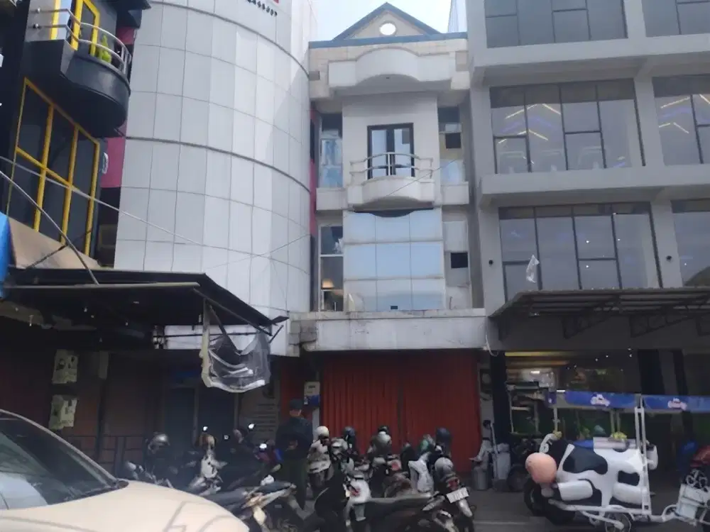 Ruko Strategis 3 Lantai di Taman Galaxy Bekasi – Siap Huni, Sangat Luas & Hadap Timur!