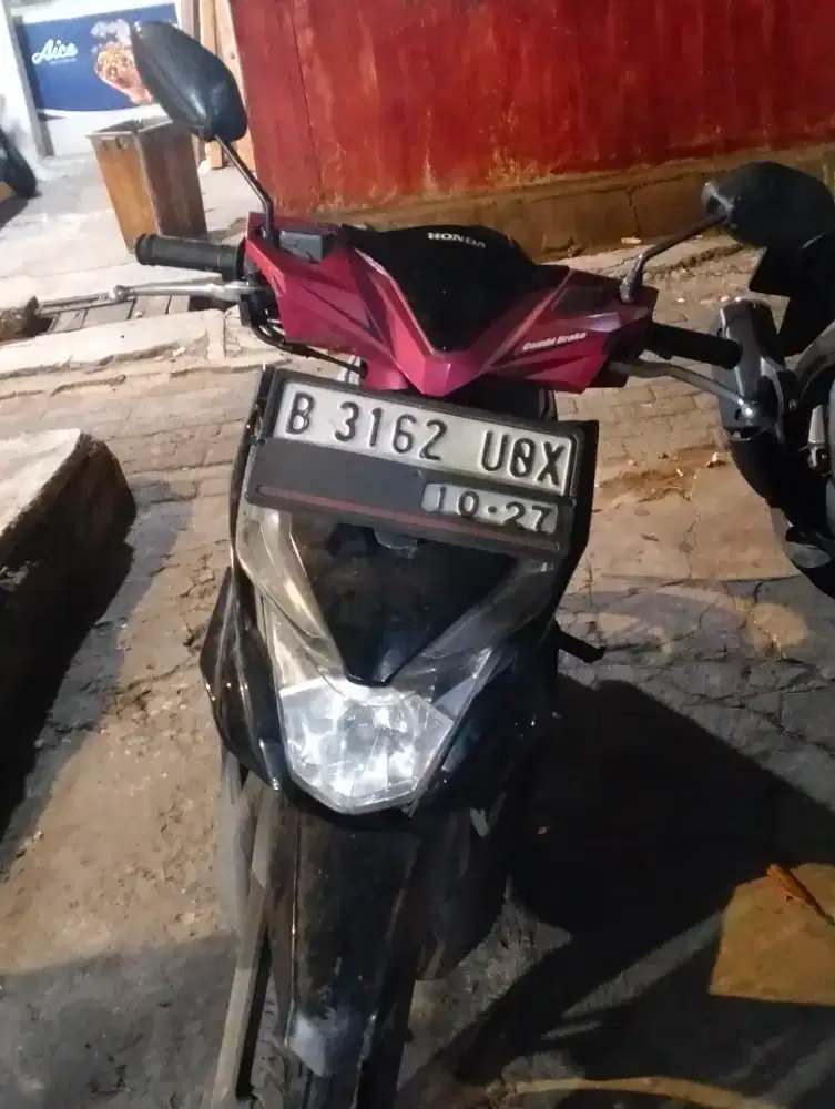 Dijual Motor beat honda keluaran tahun 2017 surat surat komplit