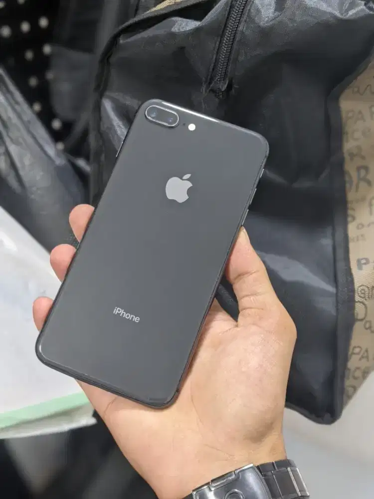 iPhone 8 Plus 64GB BH 100% Tukar Tambah Boleh