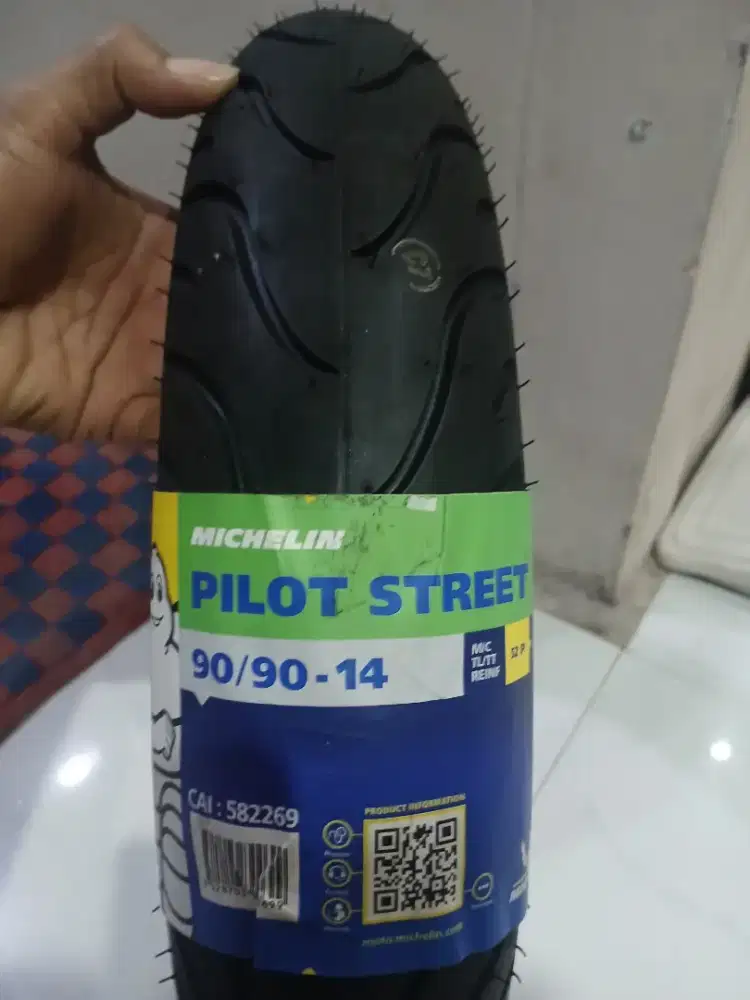 Ban tubeless michelin pilot street 90/90 - 14