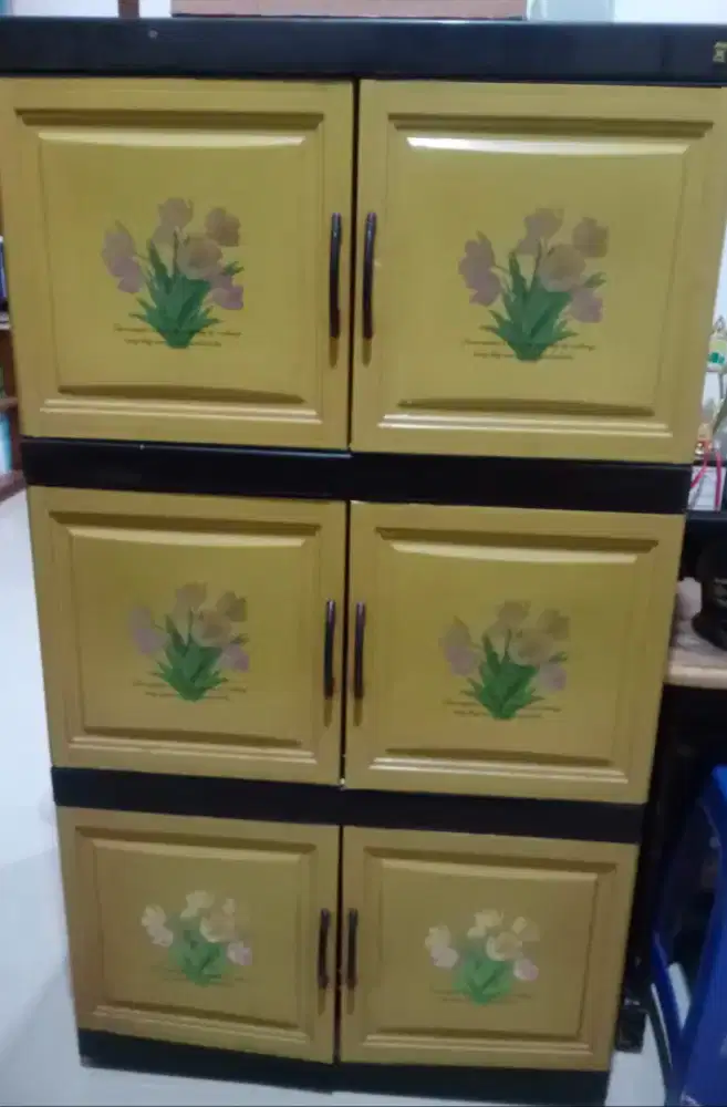 Lemari plastik serba guna