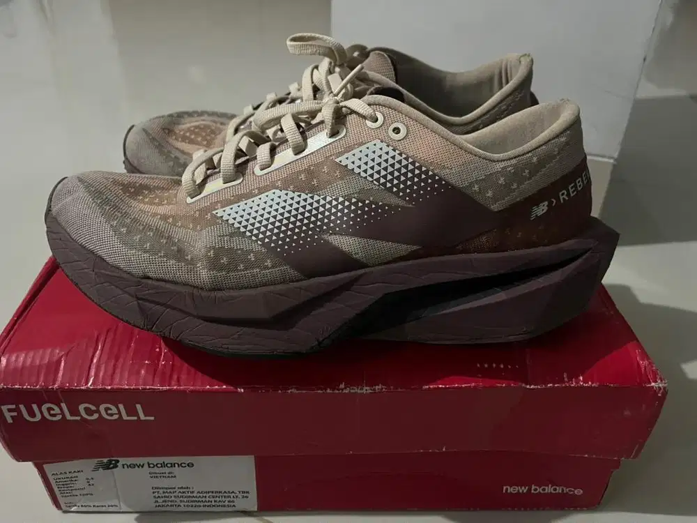 New balance NB rebel v4 size 9/43 brown 27,5 cm
