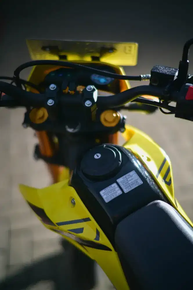 D Tracker kuning mulus