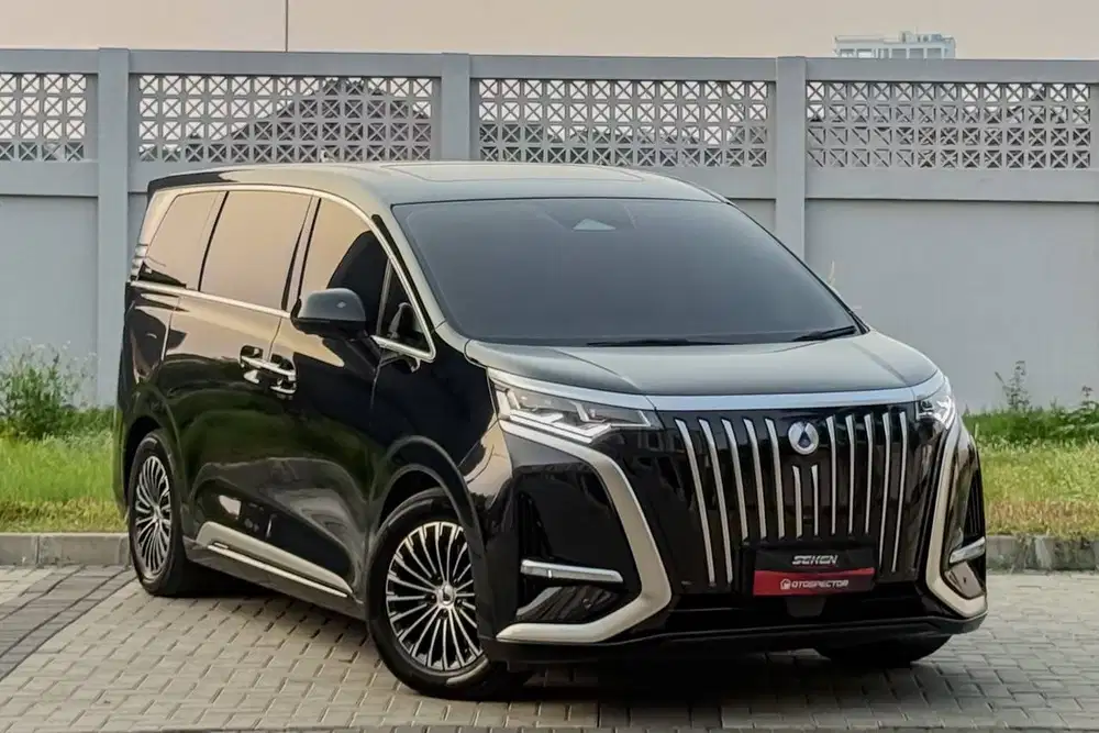 Denza D9 EV Listrik Sunroof dan Panoramic Roof AT Matic 2025 Hitam