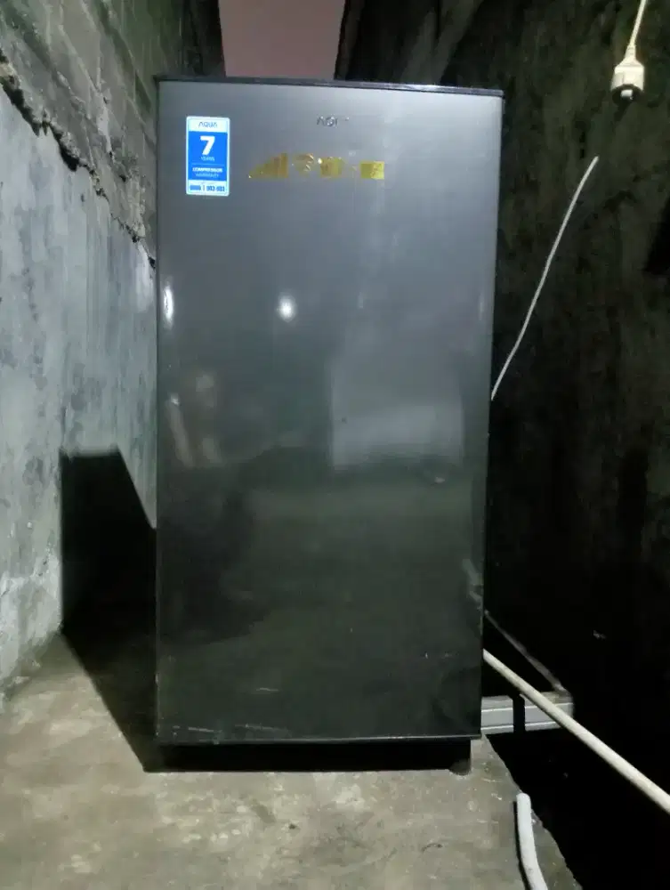 Di jual kulkas AQUA 1 pintu