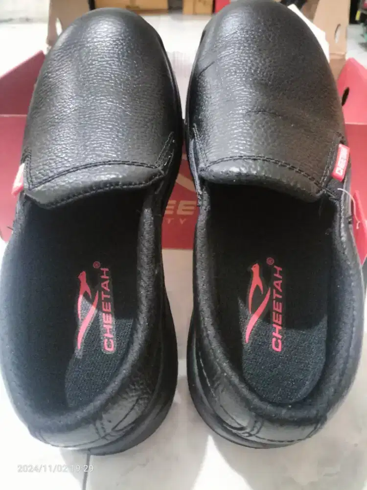 Sepatu safety cheetah