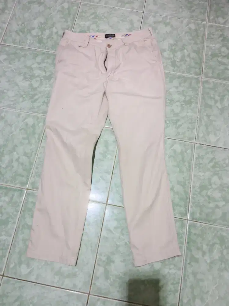 Celana Chino White Preloved.