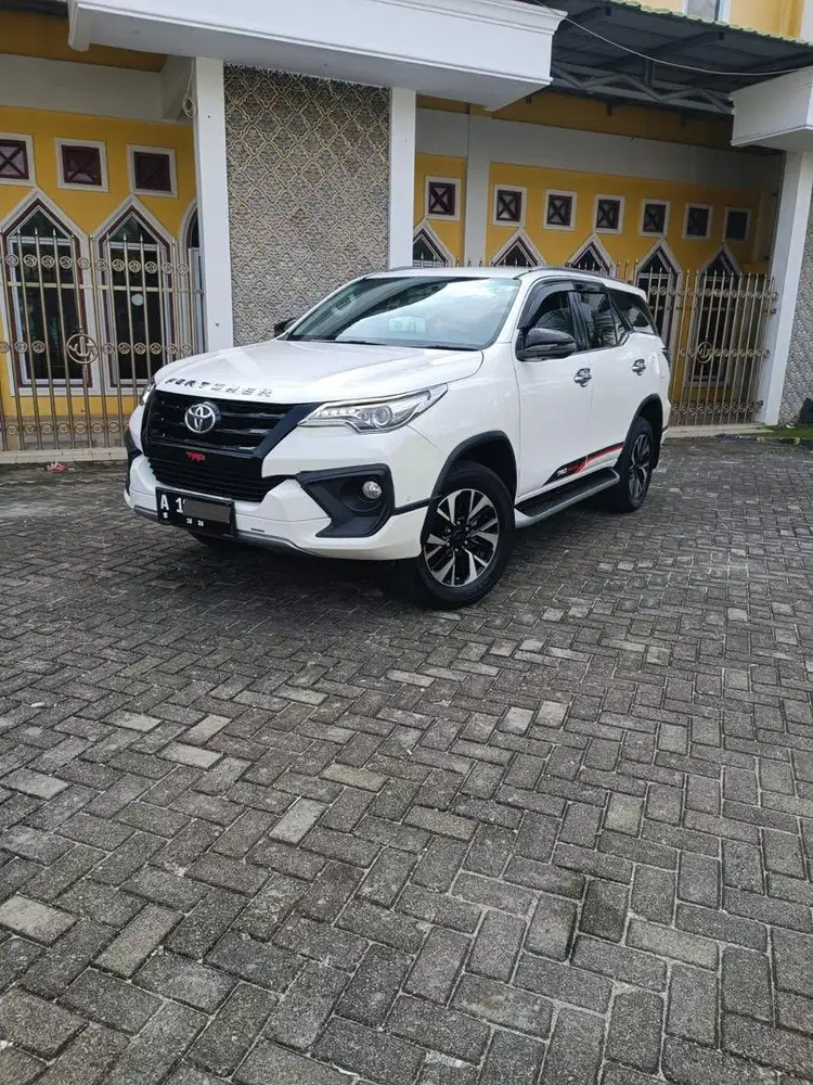 VRZ 2.4 TRD 4X2 AT 2017