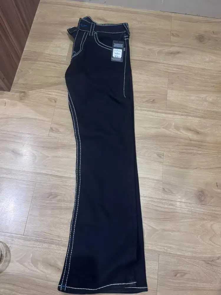 Celana panjng jean merek True Religion
