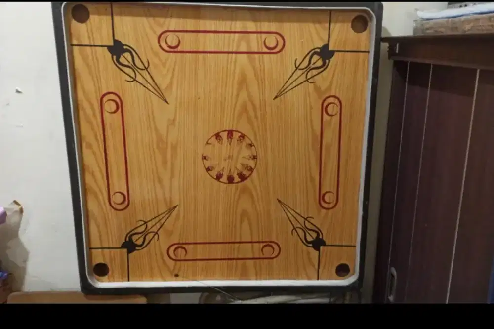 Papan karambol ukuran 75 x 75 cm lengkap satu set