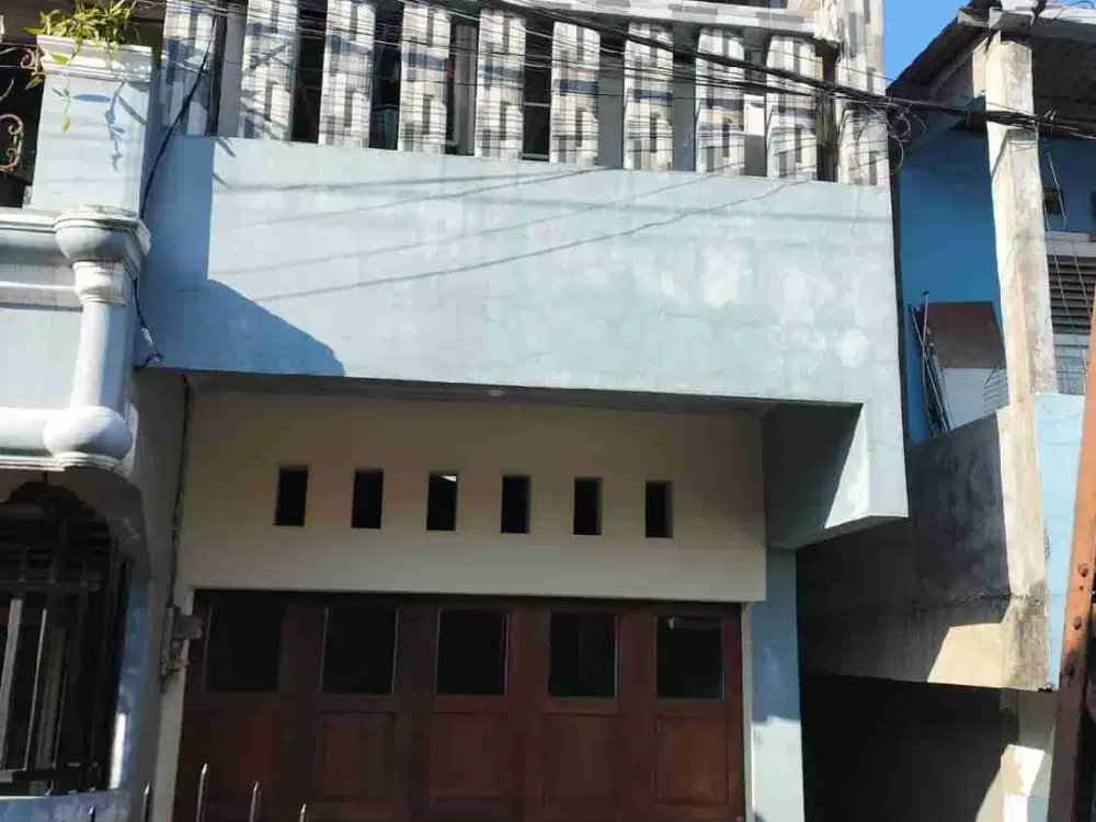 Jual Rumah Tingkat 3 di Brigif jaksel