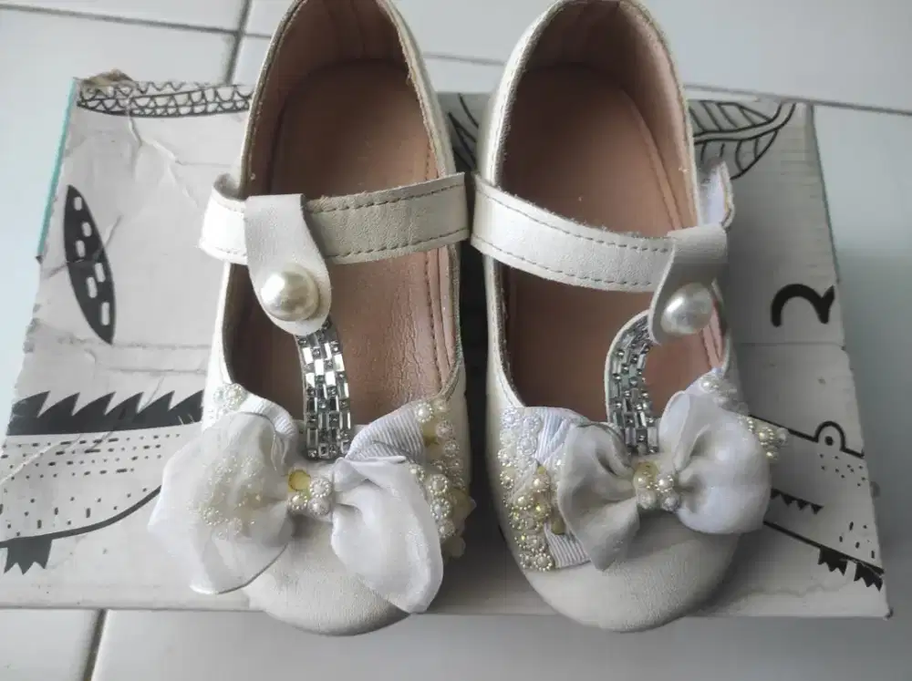 Sepatu pesta merek crocodile