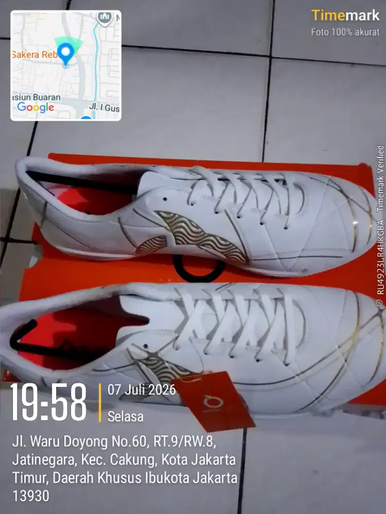 Sepatu futsal kondisi baru