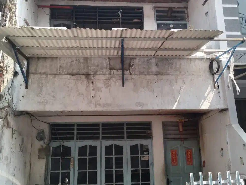 HITUNG TANAH Dijual Rumah di Jembatan Besi, Tambora, Jakarta Barat