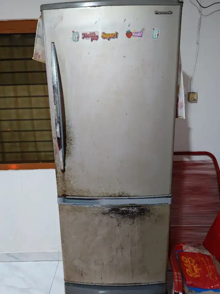 Kulkas 2 pintu panasonic dan frezeer GEA