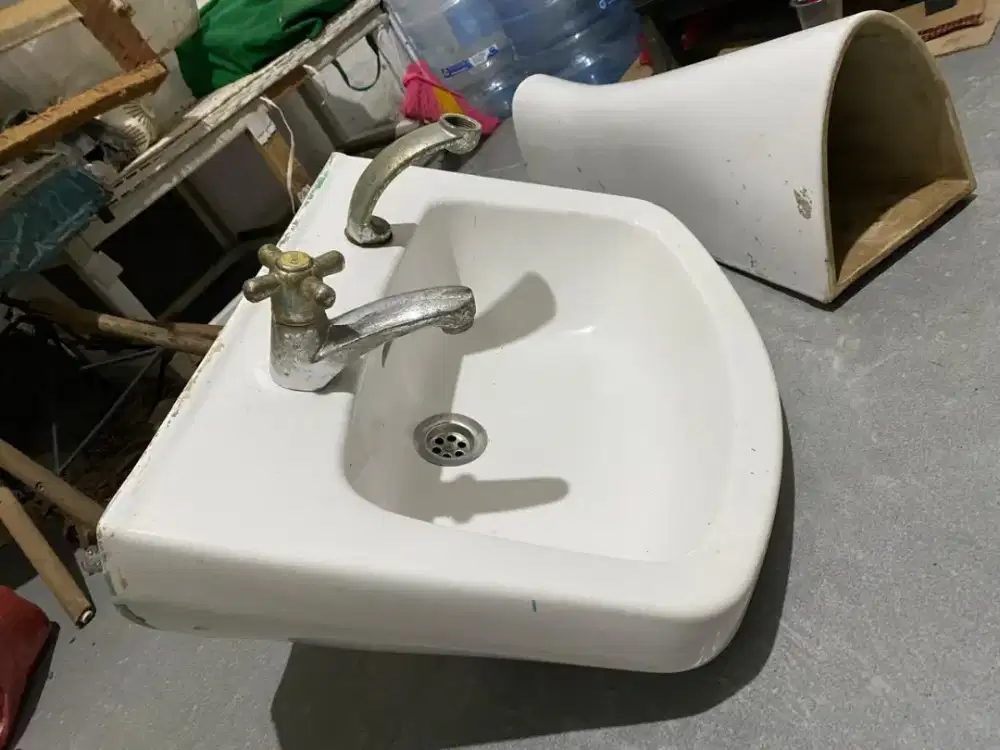 Wastafel cuci tangan mewah toto