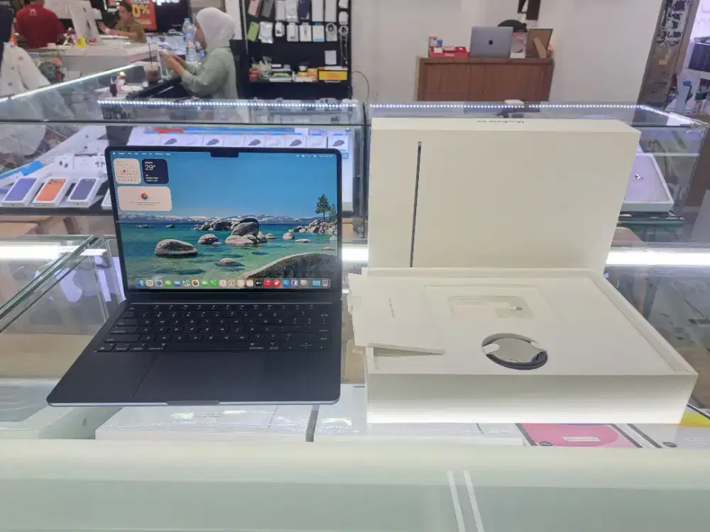 Second Macbook Air M3 16/256GB Midnight IBOX ON Mulus Like New Nego