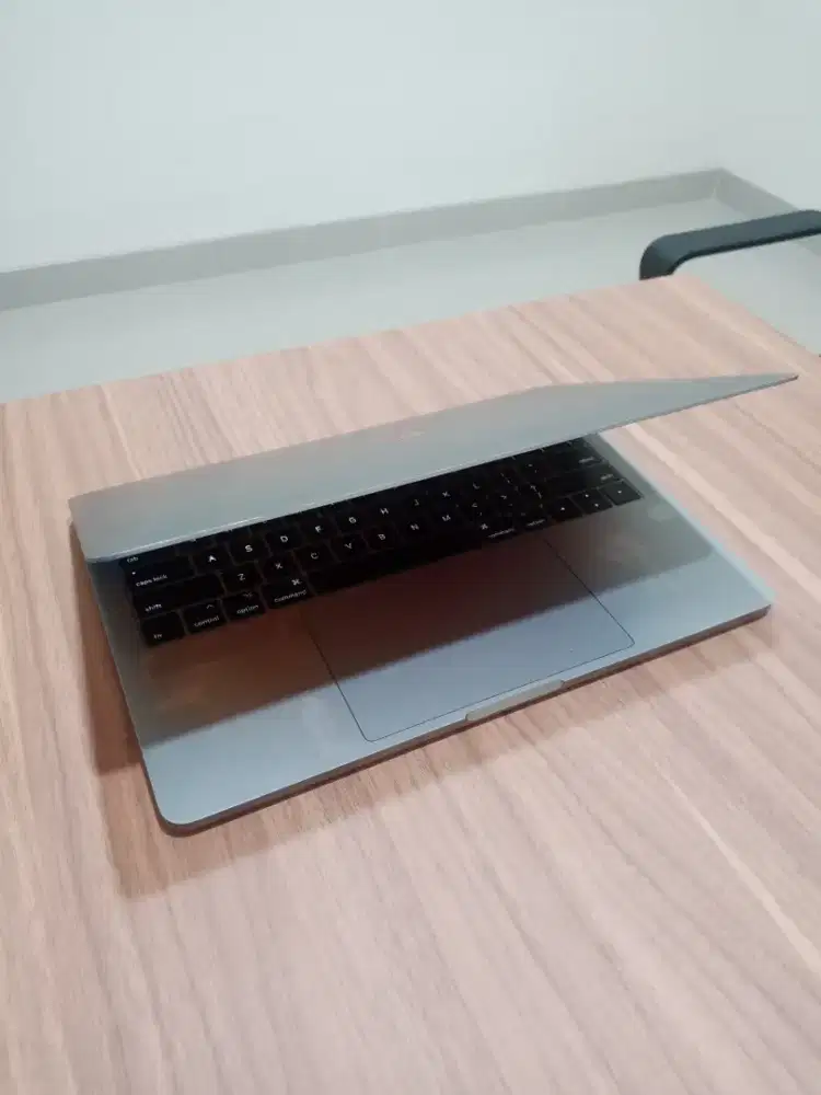Laptop macbook pro 2017 8/256gb
