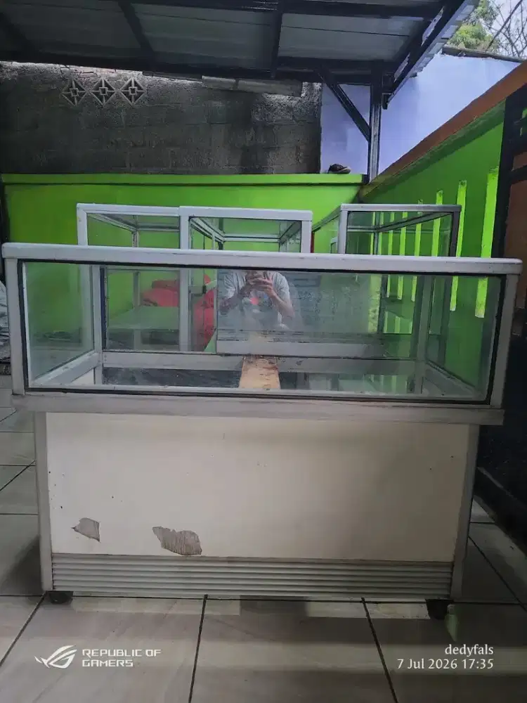 Etalase warung dan konter hp