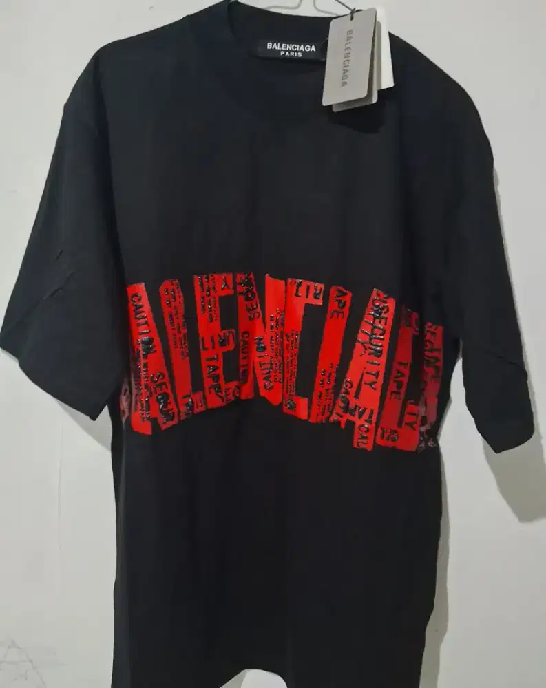 Kaos Balenciaga