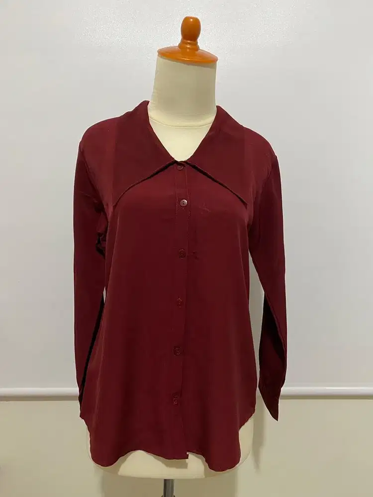 Kemeja Merah Wanita