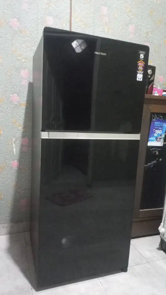Kulkas merek Polytron 2 pintu , pemakaian baru jalan 2 tahun