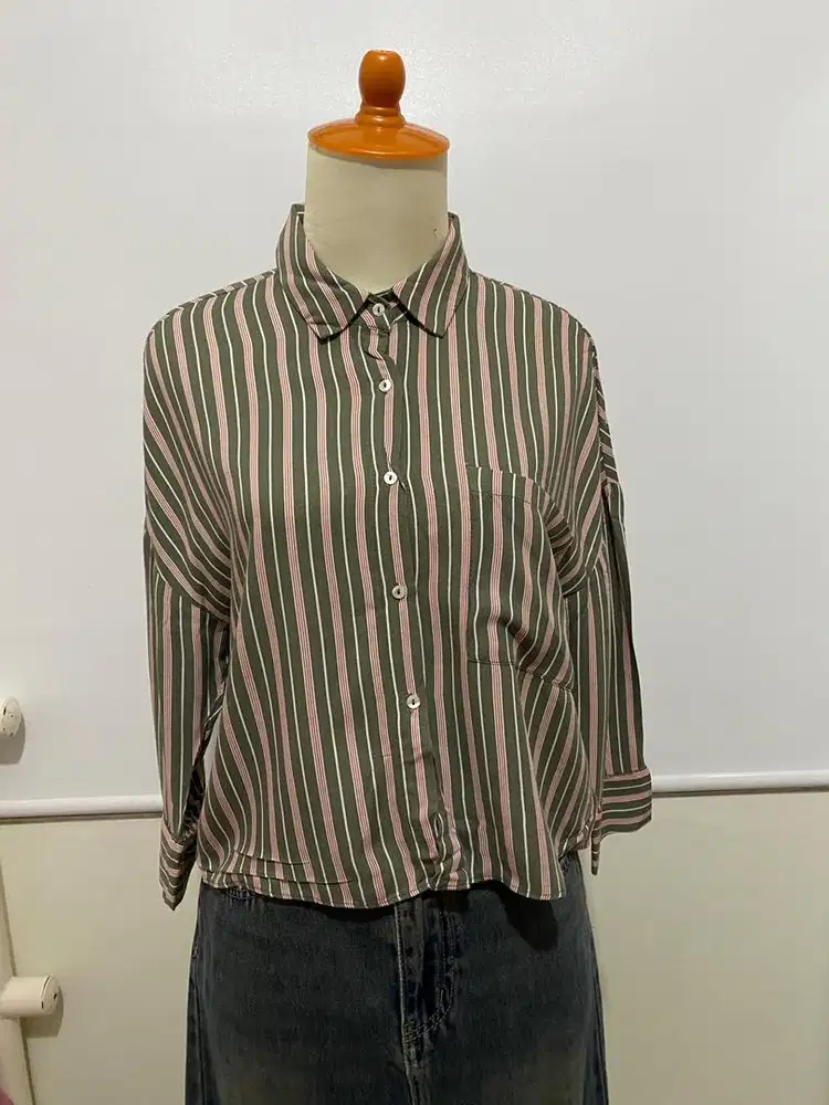 Kemeja Pull and bear crop top