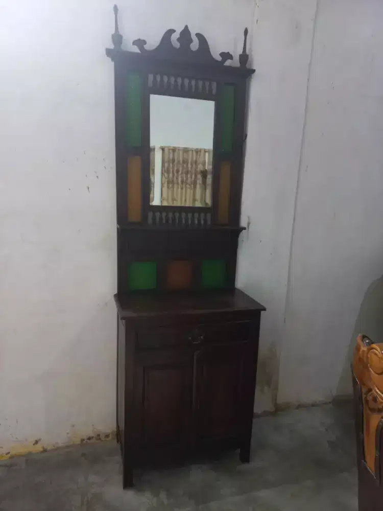 Kaca hias kayu jati