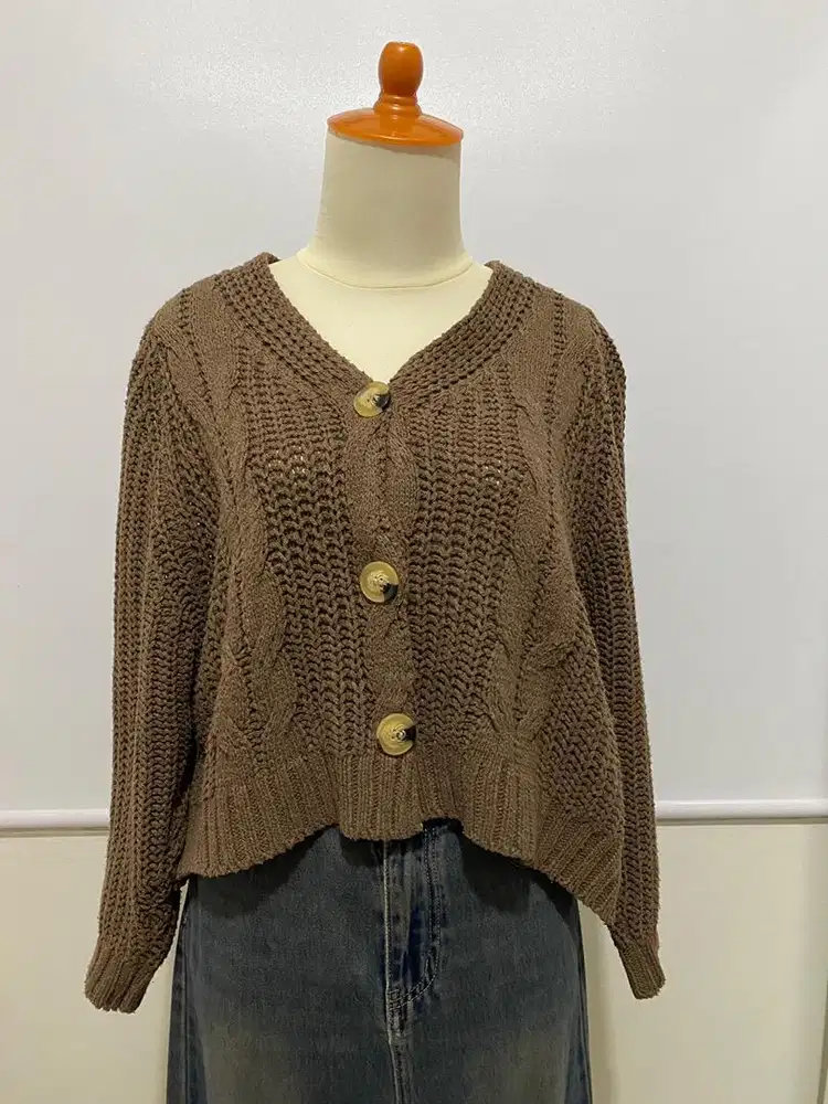 Cardigan cokelat rajut wanita