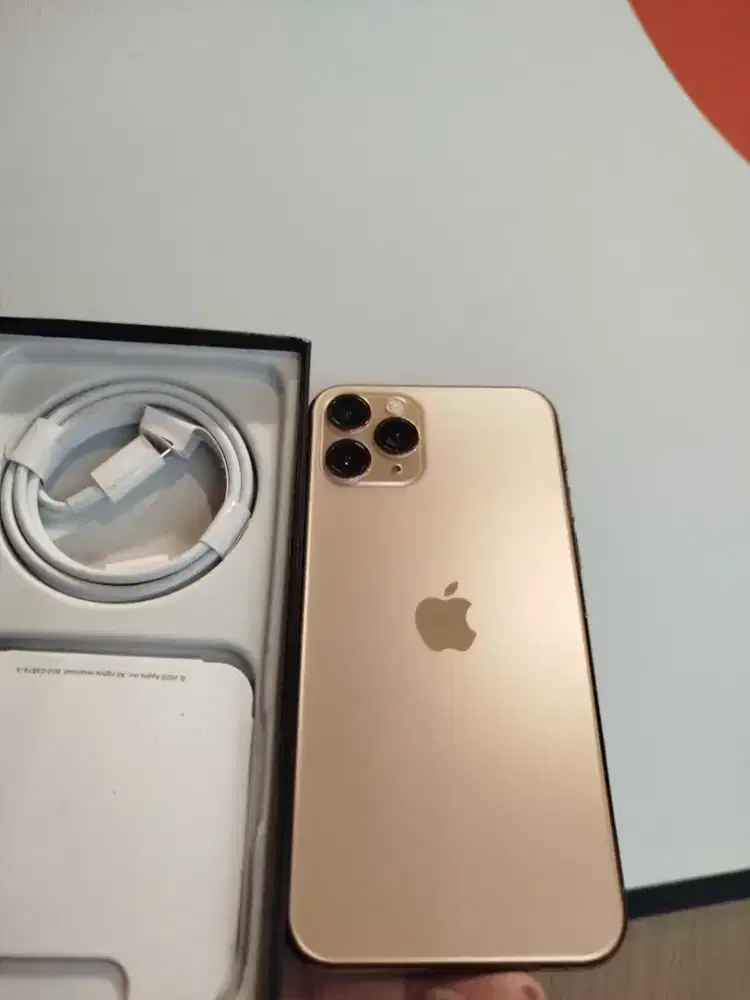 iPhone 11 pro 256gb masih ada lagi