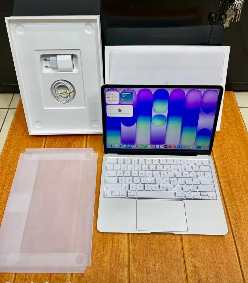 MacBook Neo 13inch Silver 8/256gb iBox like new
