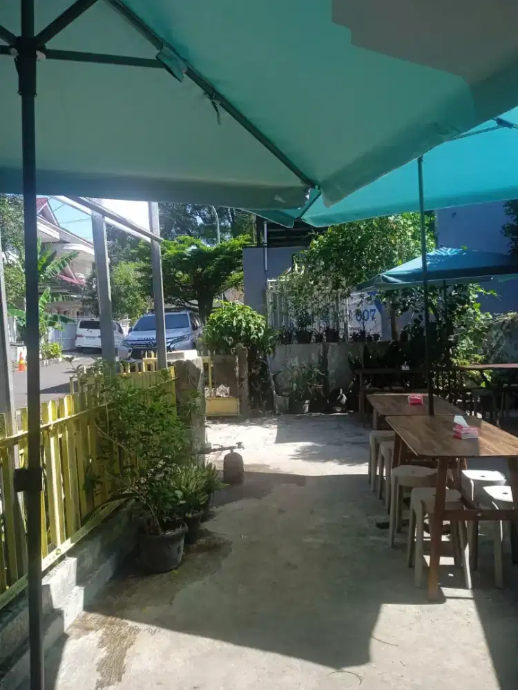 WAITRES OUTLET RESTO
