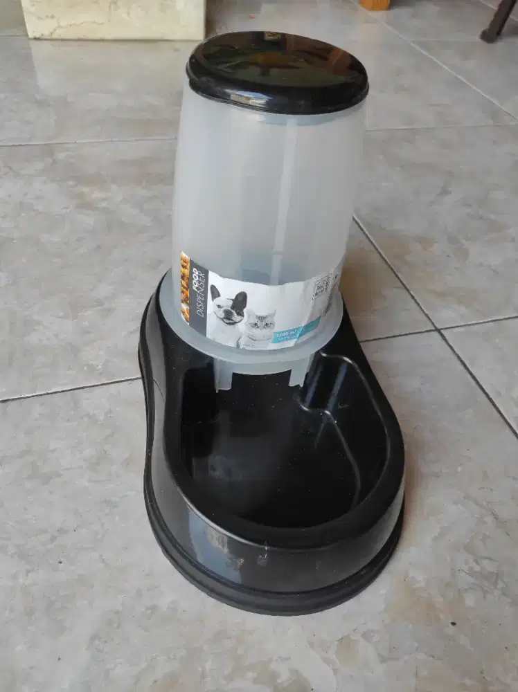 Tempat makan kucing/anjing