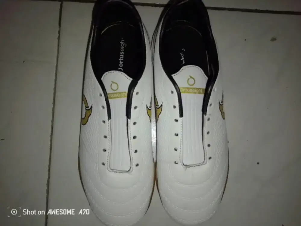 sepatu futsal ortuseight