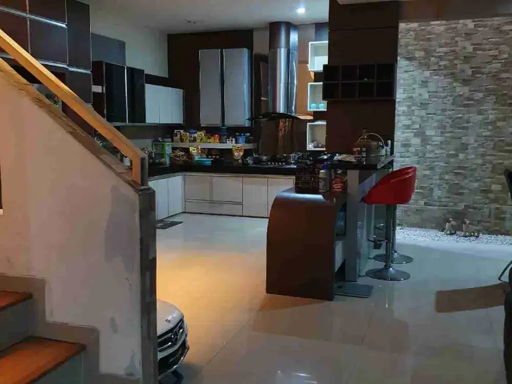 JUAL RUMAH 2½ LANTAI SIAP HUNI DI PERUMAHAN PREMIER PAVILION KALIDERES JAKARTA BARAT