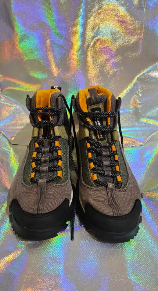 Sepatu trekking timberland