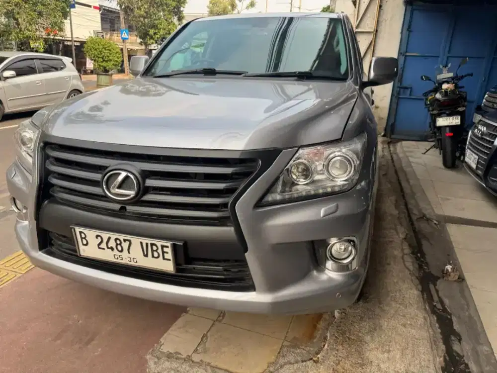 Lexus LX570 th 2008 AT