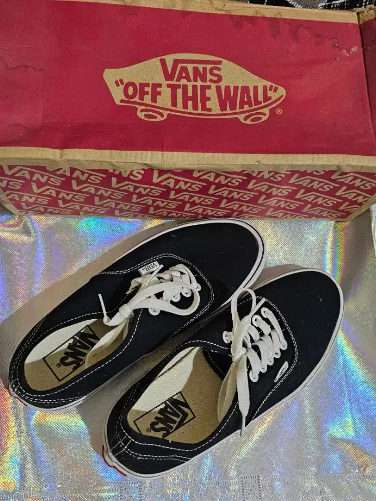 Sepatu Vans Authentic