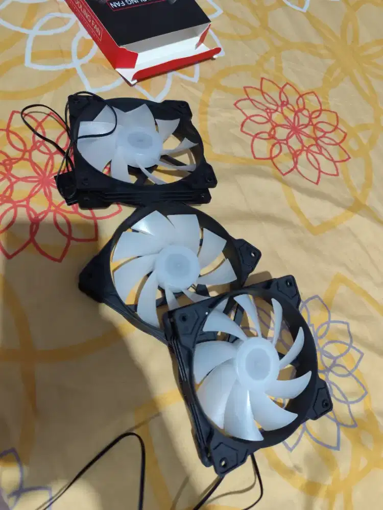 Fan case rgb 3 pcs like new