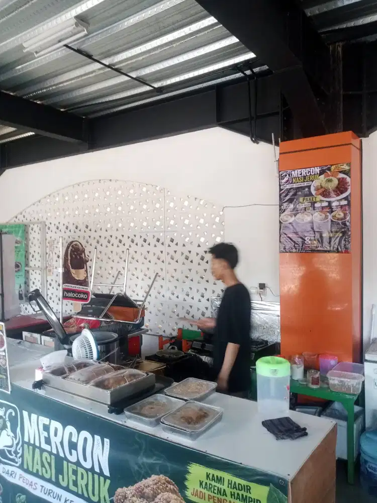 CREW OUTLET DIUTAMAKAN PEREMPUAN