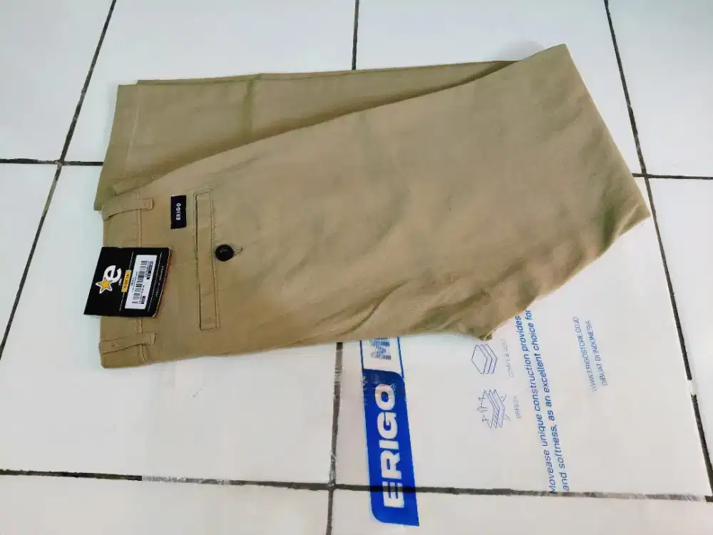 Celana Panjang Chinos ERIGO Original Size 28-29 Masih Baru