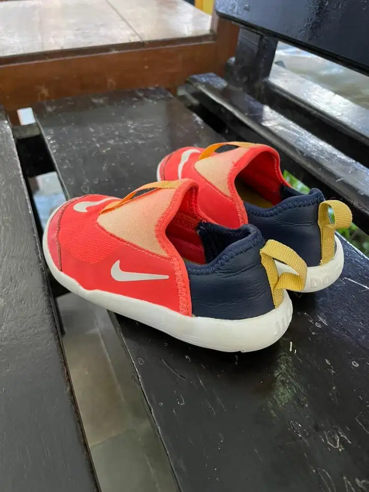 Sepatu anak nike slip on prewalker
