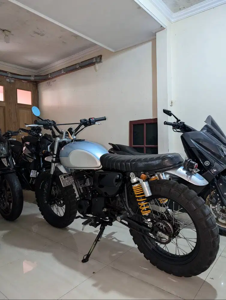 Kawasaki W175 Full Custom by Katros Garage