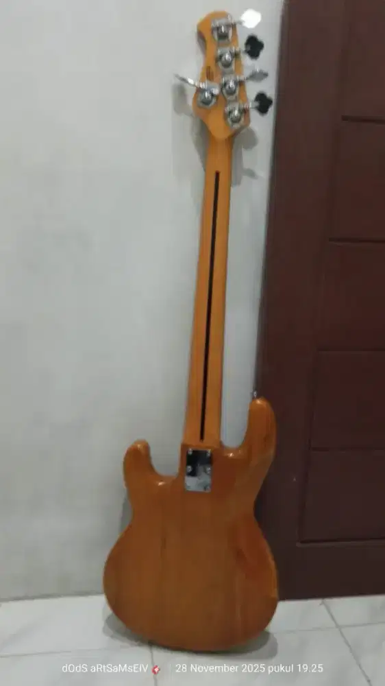 Bass Musicman 5 string