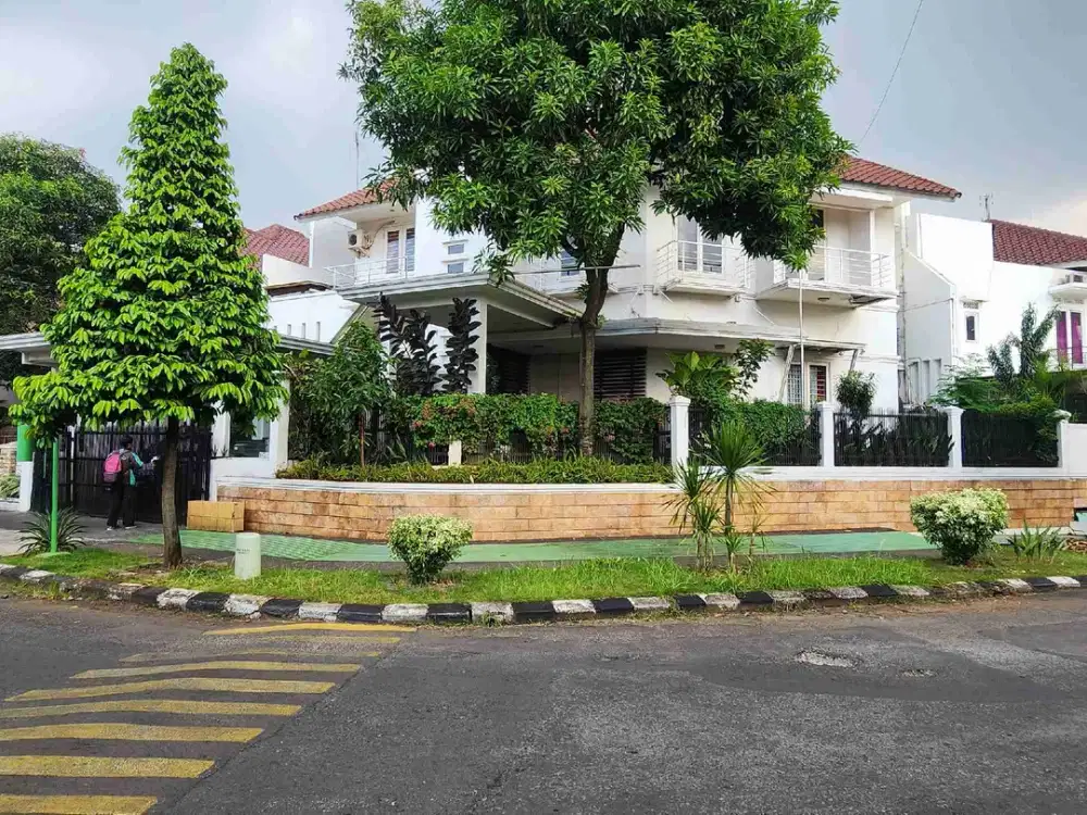 DIJUAL RUMAH MEWAH 3 LANTAI – KEMANG PRATAMA, BEKASI
