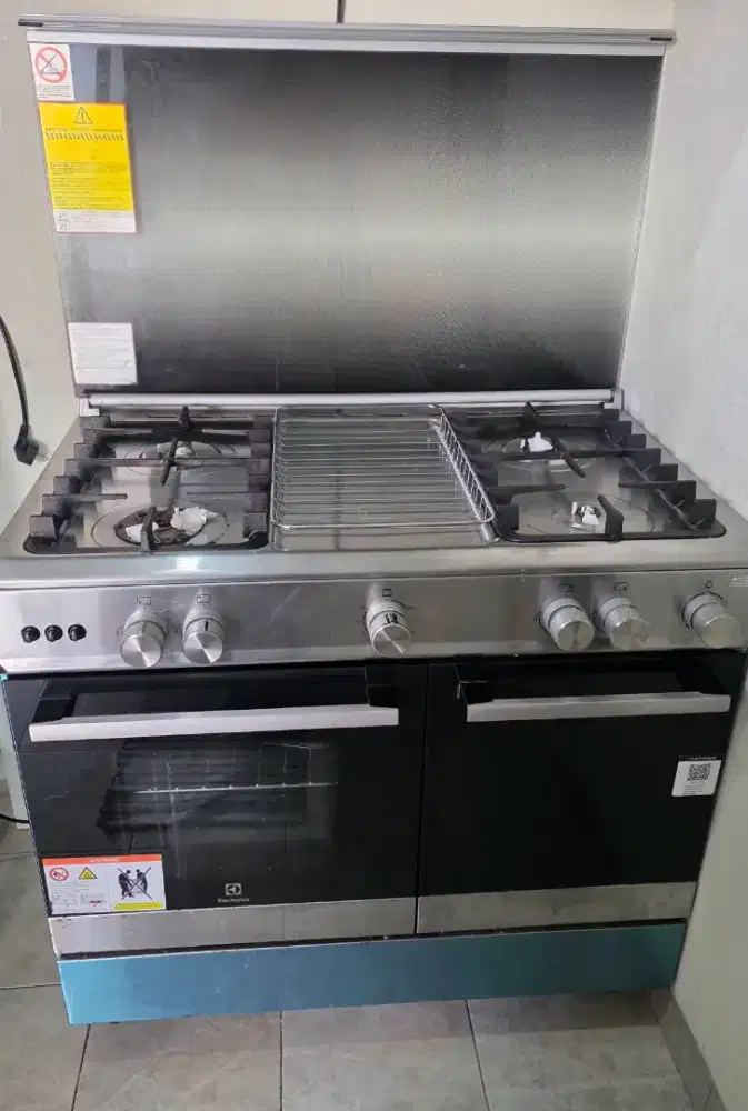 Kompor & oven free standing  Electrolux (free Cooker Hood Electrolux)