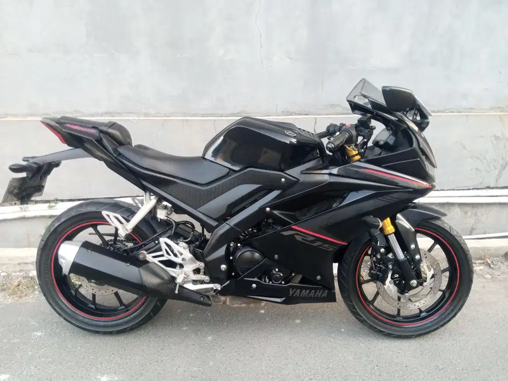 Yamaha R15 2018 Hitam