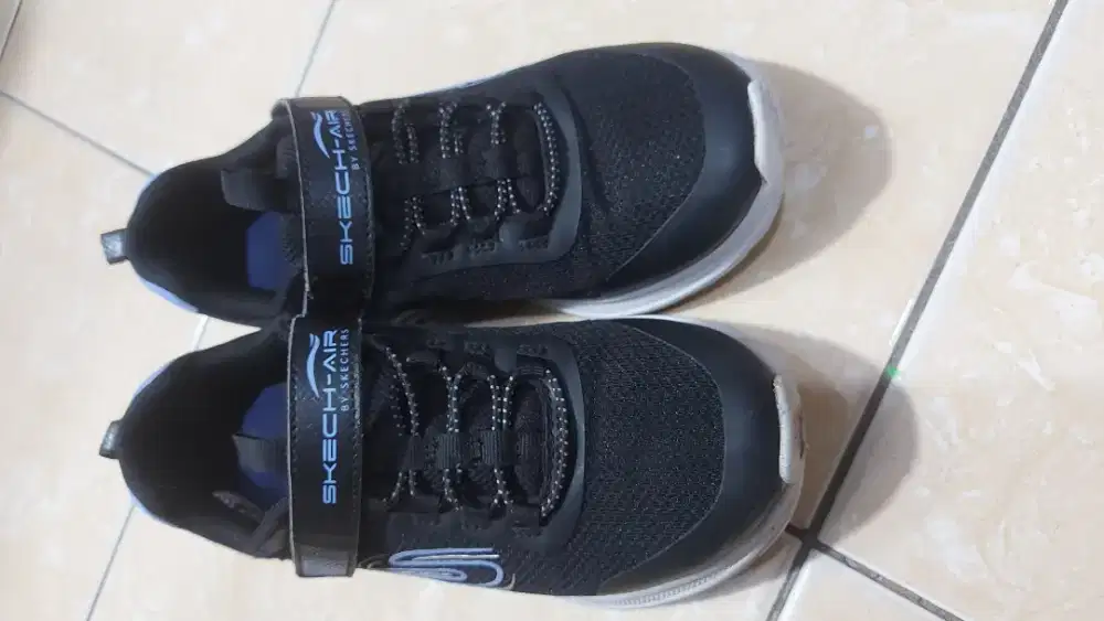 Sepatu sekolah hitam size 34, sepatu skechers size 34, skecher hitam