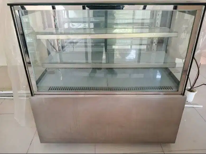 Showcae Etalase Cake Dingin dan Untuk Kue 3 Dek Kondisi Fisik Bagus