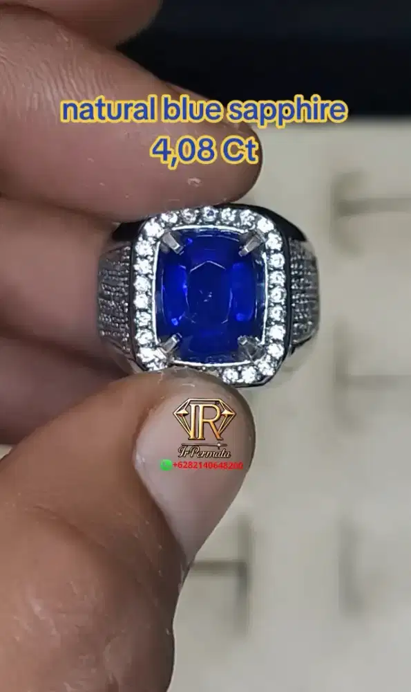 Natural royal / intense blue sapphire 4,08 Ct